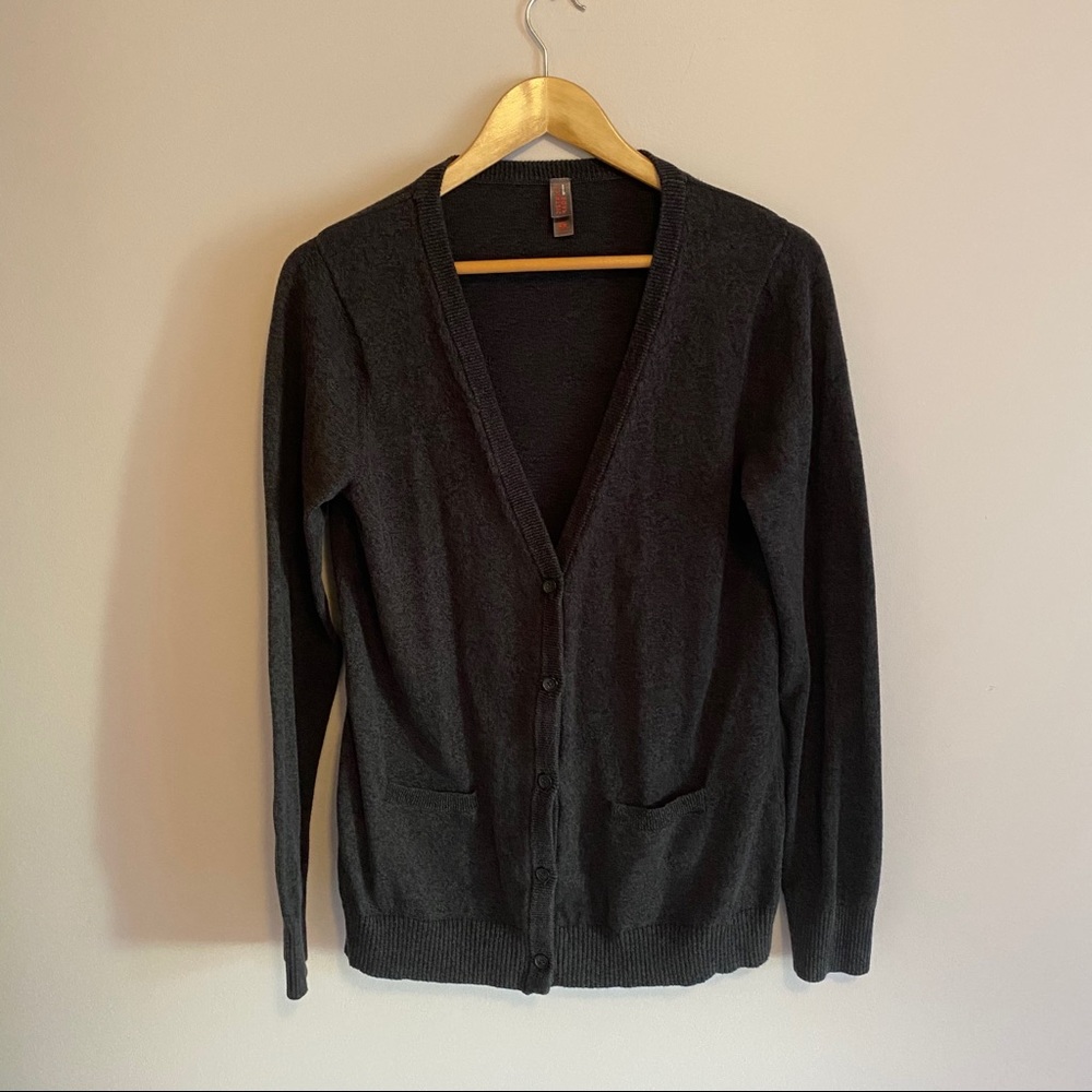 District Made women’s gray cardigan sweater, lg